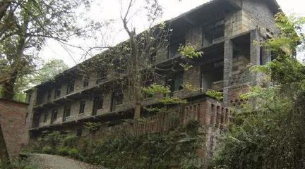 北京一家军厂,规模大的员工4300多人,曾是全国第四大轴承厂