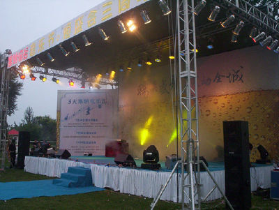 北京丰台舞台设备一站式解决方案 灯光音响、背景投影仪租赁与演艺吧设备租售